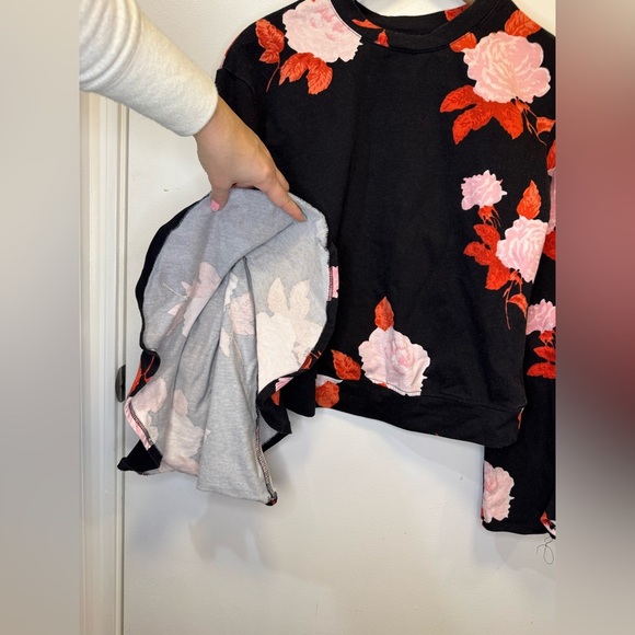 Who What Wear women’s black sweatshirt with pink floral print crew neck size XS - Picture 5 of 12